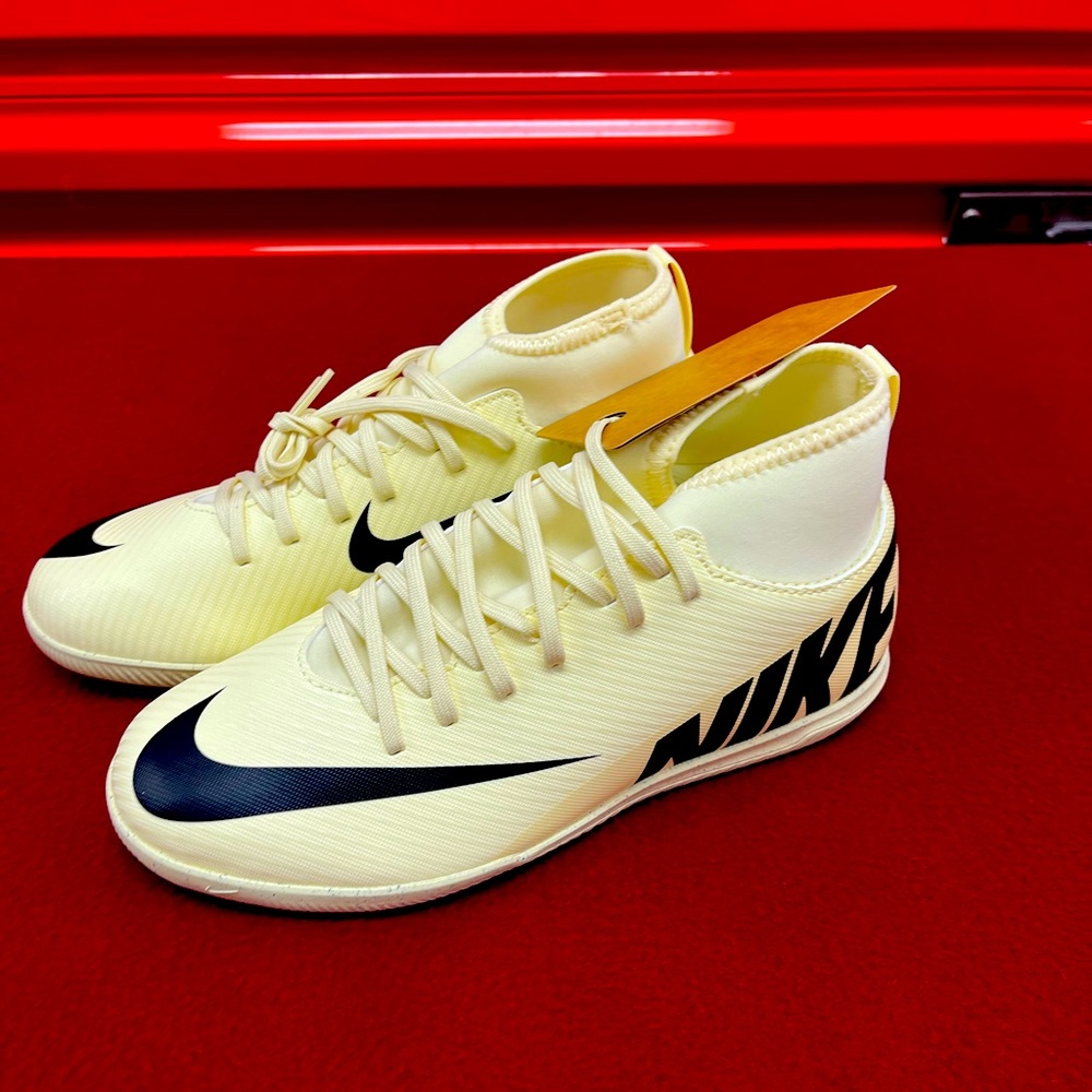 Nike Jr. Mercurial Superfly 9 Club Size 5